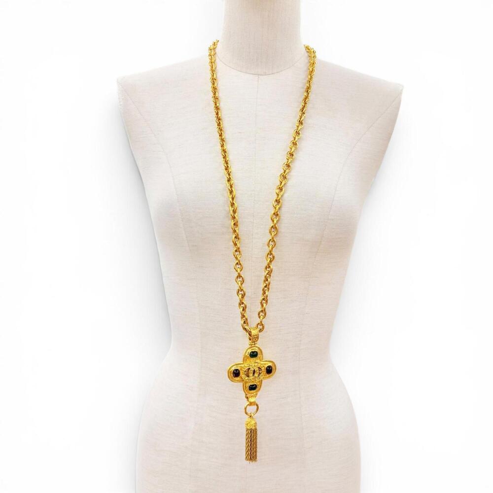 CHANEL Necklace - Picture 2 of 9